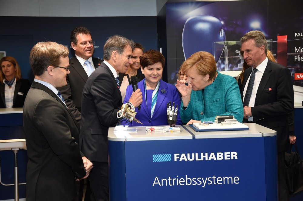 Kanclerz Niemiec, Angela Merkel oraz Premier Polski Beata Szydło z wizytą na stoisku FAULHABER na Targach w Hanowerze